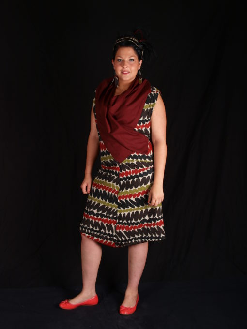Robe alons y en couleur en portfeuille avec col rouge et tissu imprimé ethnique